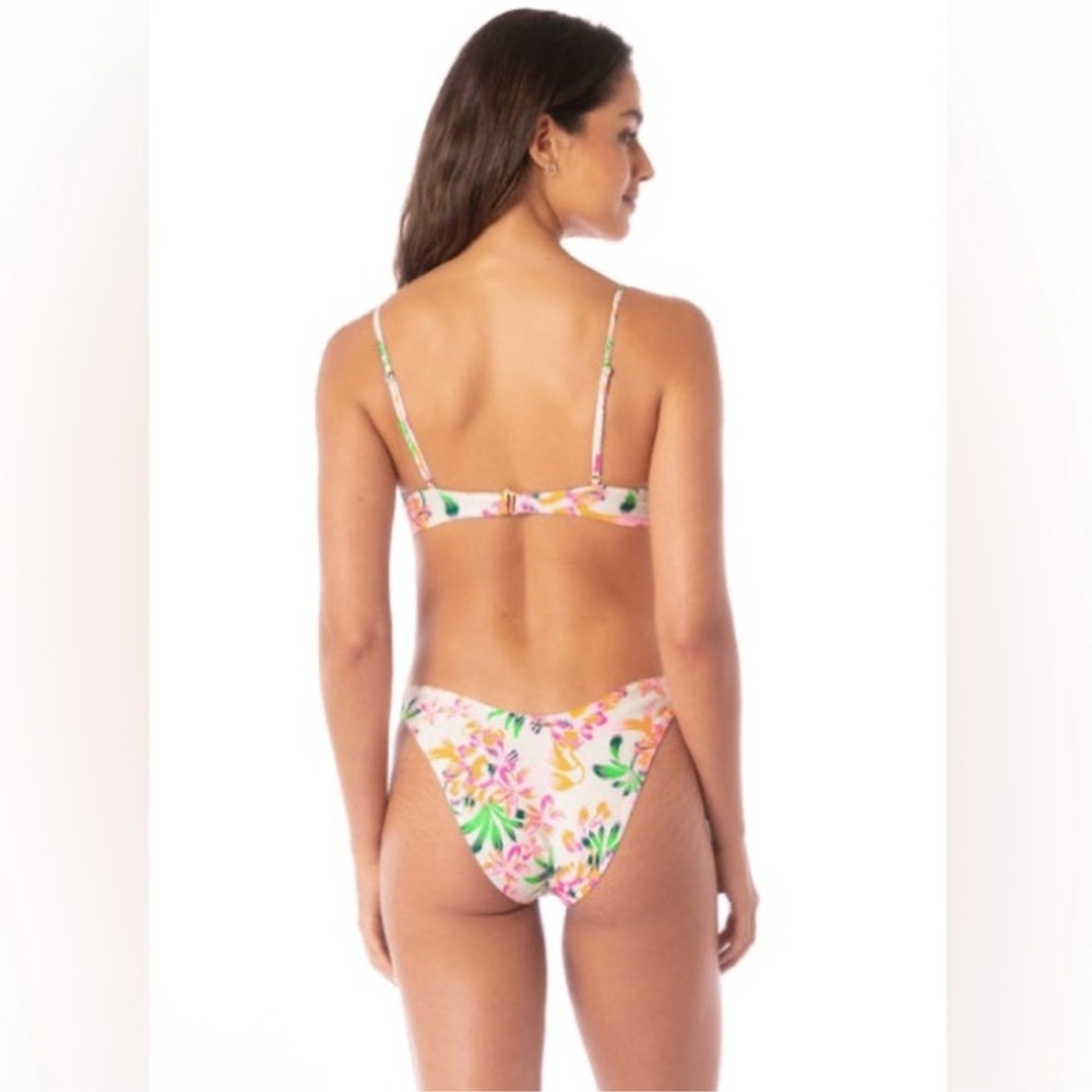 NWT Maaji Bubbly Blossom
Splendour Regular Rise Thin Side
Bikini - Picture 2 of 7
